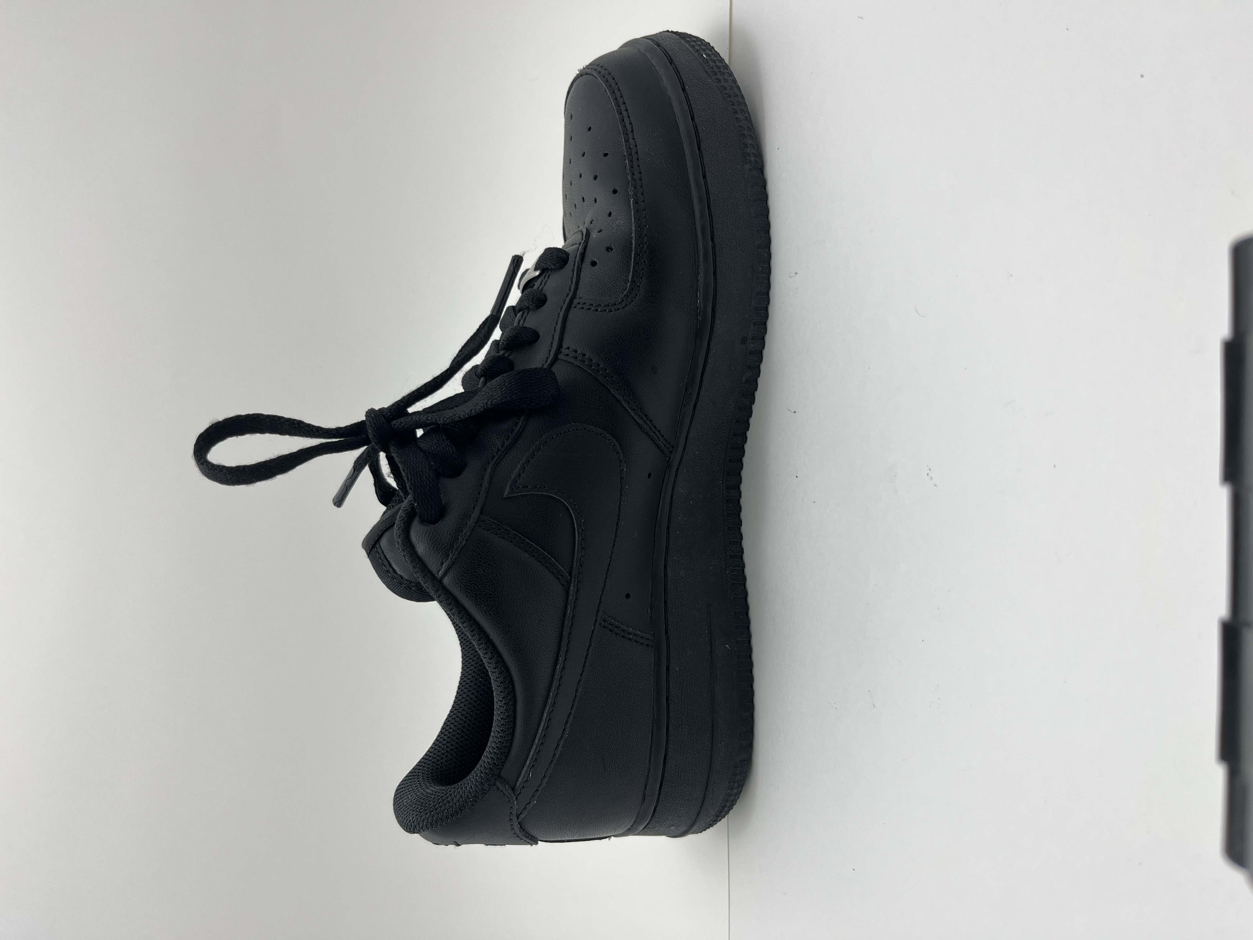 รองเท้า Nike Air Force 1 Low สีดำล้วน มือสอง ไม่มีกล่อง